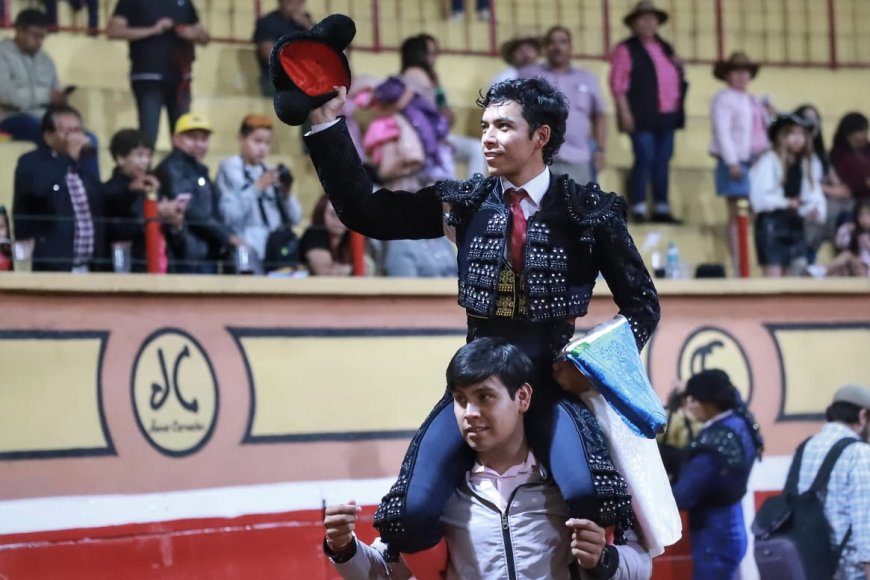 Palomo primer triunfador del ciclo taurino Huamantleco.