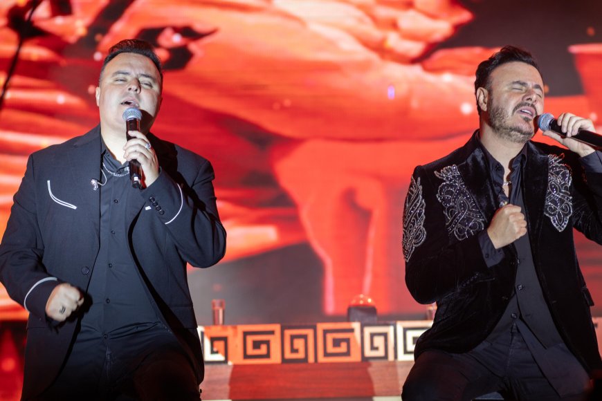 Entre aplausos y tradición, Tlaxco celebra la coronación de su Flor Regional y el concierto de Río Roma