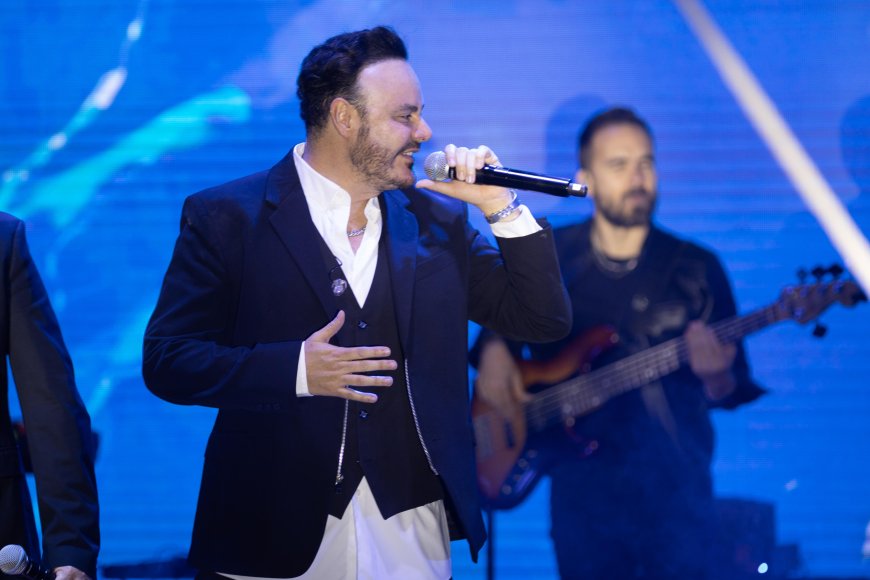 Entre aplausos y tradición, Tlaxco celebra la coronación de su Flor Regional y el concierto de Río Roma